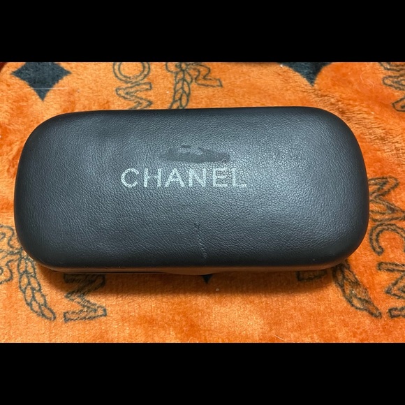 Chanel round glasses like new with case. - Picture 9 of 9